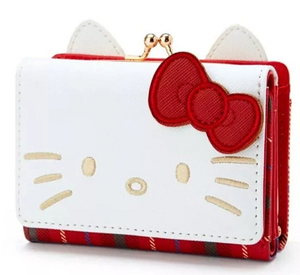Hello Kitty purse unidentified 1.png